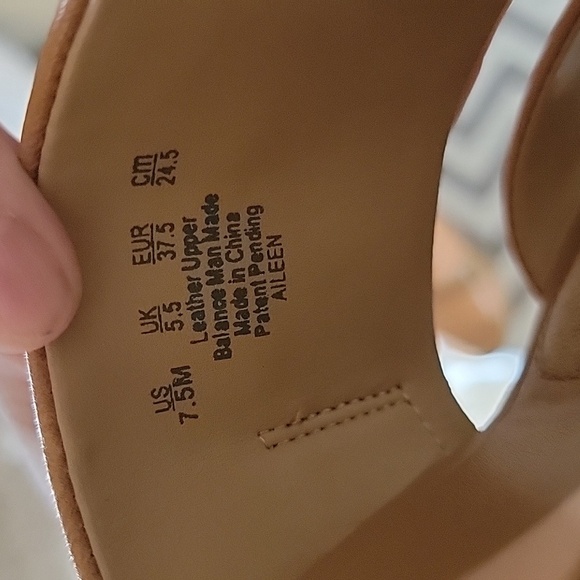 Naturalizer nwot slip on wedge tan leather sandals 7.5 Aileen - Picture 6 of 7